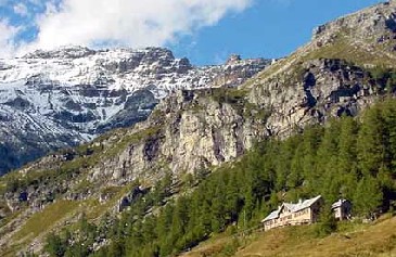 Alberghi, rifugi, locande in montagna per trekking, escursioni, traversate, vacanze in montagna estate